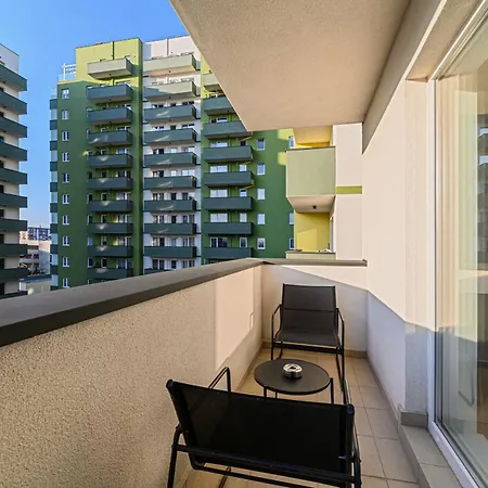 Blue Moon Apartment *