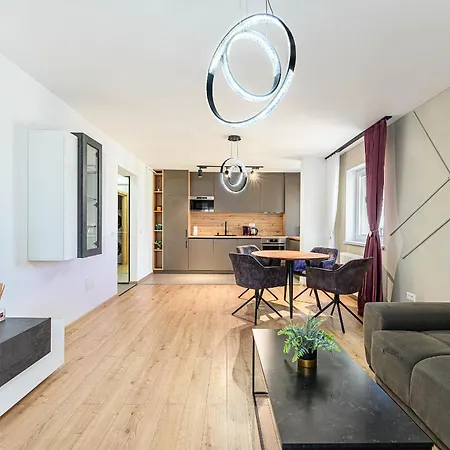 Blue Moon Apartment *