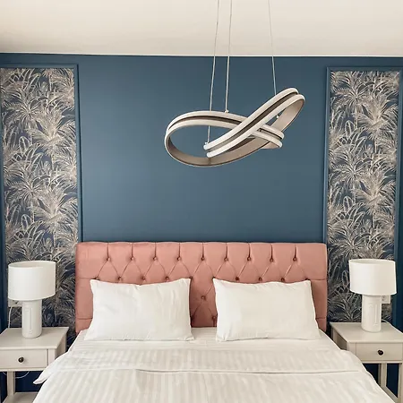 Blue Moon Apartment *